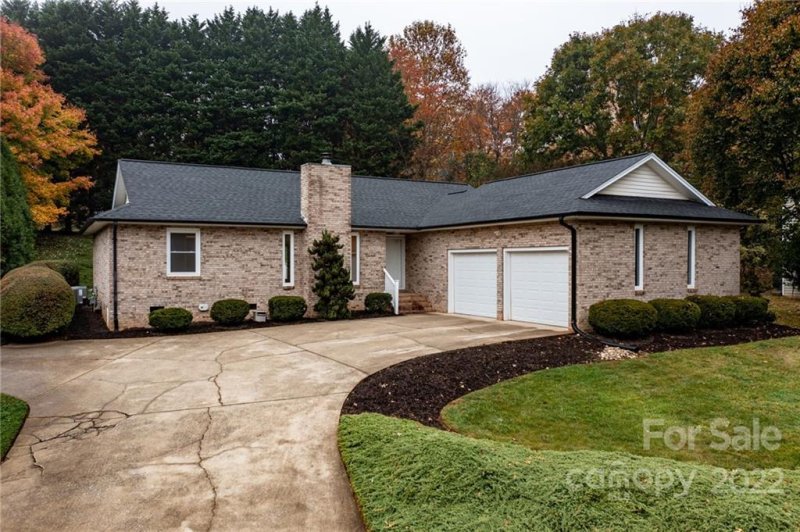 Property image 3 at 1734 Se 7th Street Lane, Hickory, NC 28602