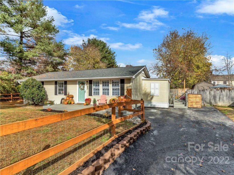 Property image 5 at 63 E Sugar Maple Drive, Hendersonville, NC 28739