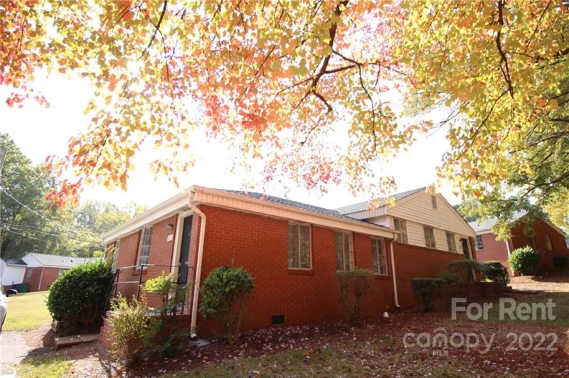 Property image 2 at 3015 Marlborough Road, Charlotte, NC 28208