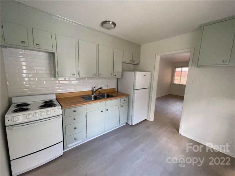 Property image 5 at 3015 Marlborough Road, Charlotte, NC 28208