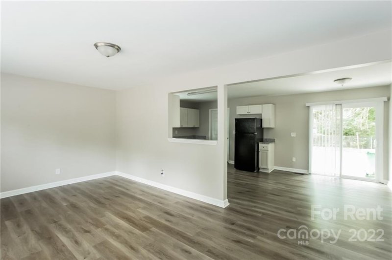 Property image 5 at 5809 Amberly Lane, Charlotte, NC 28213