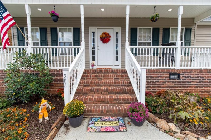 Property image 3 at 206 Shenandoah Loop, Troutman, NC 28166