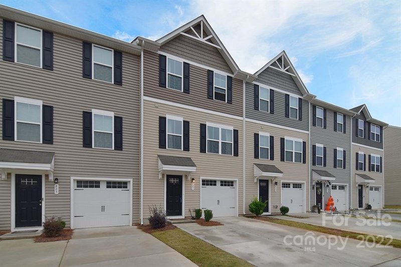 Property image 2 at 807 Renee Avenue, Fort Mill, SC 29715