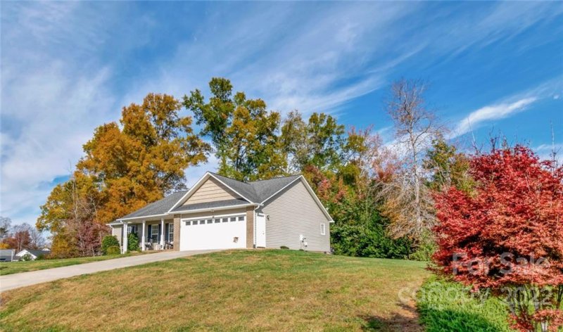 Property image 4 at 2491 Harvest Drive, Hickory, NC 28601