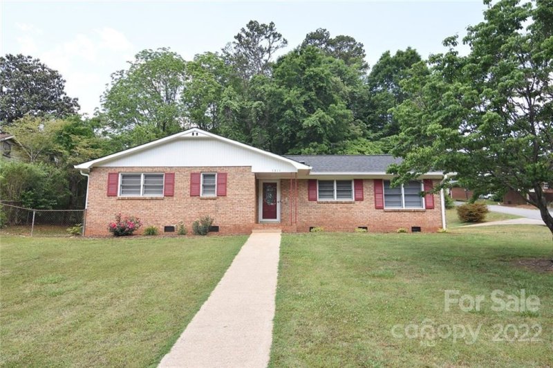 Property image 2 at 1311 8th Avenue, Conover, NC 28613