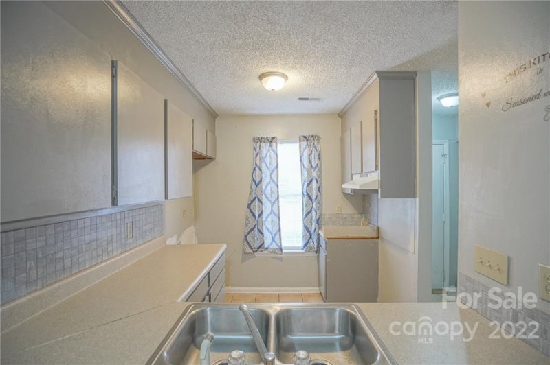 Property image 3 at 3975 Briarhill Drive, Charlotte, NC 28215