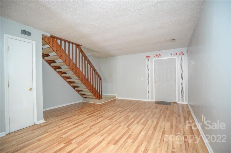 Property image 5 at 3975 Briarhill Drive, Charlotte, NC 28215