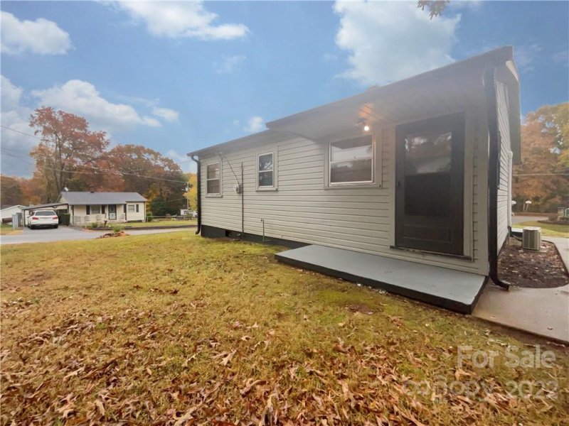 Property image 2 at 1602 Bristol Road, Statesville, NC 28677