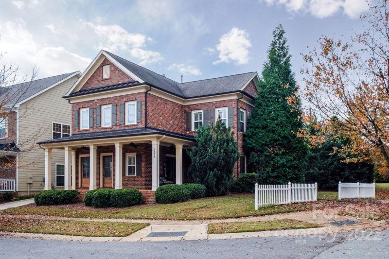 Property image 2 at 6333 Kennard Drive, Charlotte, NC 28216