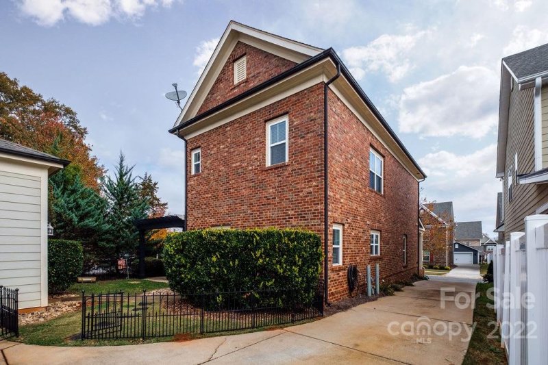 Property image 4 at 6333 Kennard Drive, Charlotte, NC 28216