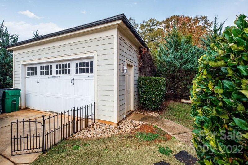 Property image 5 at 6333 Kennard Drive, Charlotte, NC 28216