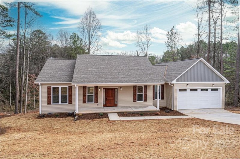 Property image 2 at 1210 Kensington Circle, Newton, NC 28658