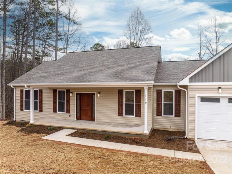 Property image 3 at 1210 Kensington Circle, Newton, NC 28658