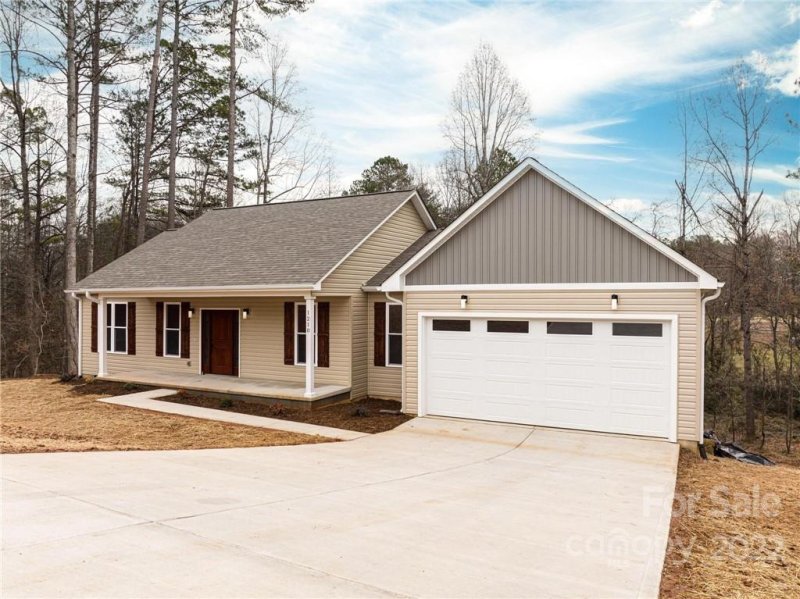 Property image 4 at 1210 Kensington Circle, Newton, NC 28658