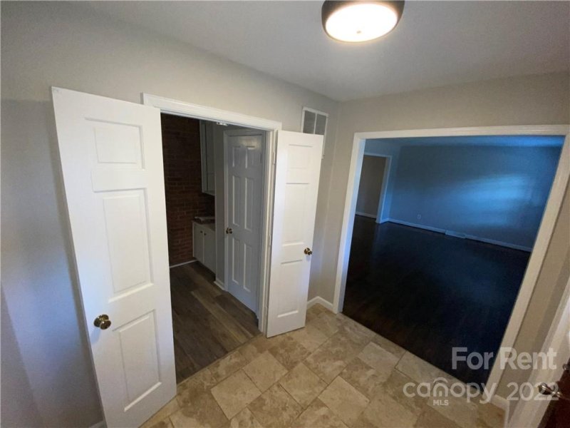 Property image 3 at 1427 Woodberry Road, Charlotte, NC 28212