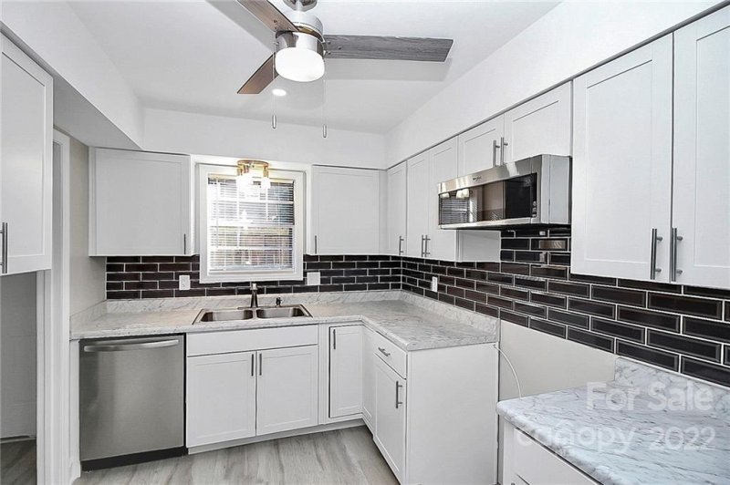 5812 Hunting Ridge Lane