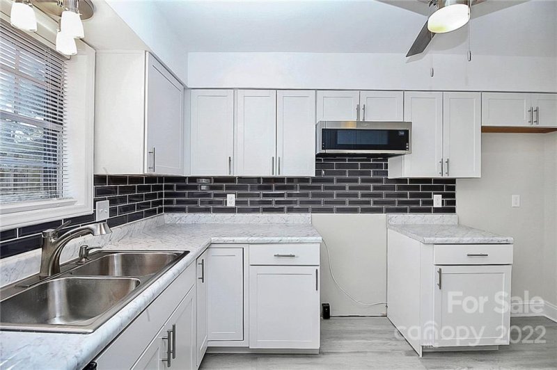 Property image 2 at 5812 Hunting Ridge Lane, Charlotte, NC 28212