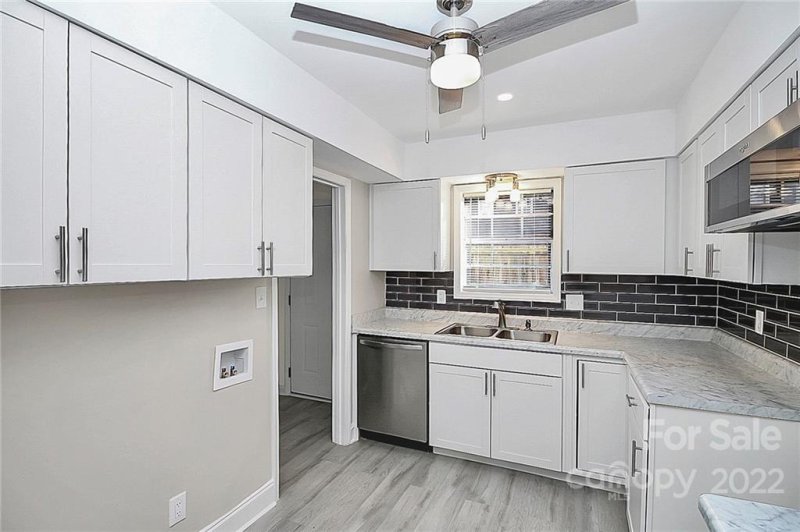 Property image 3 at 5812 Hunting Ridge Lane, Charlotte, NC 28212