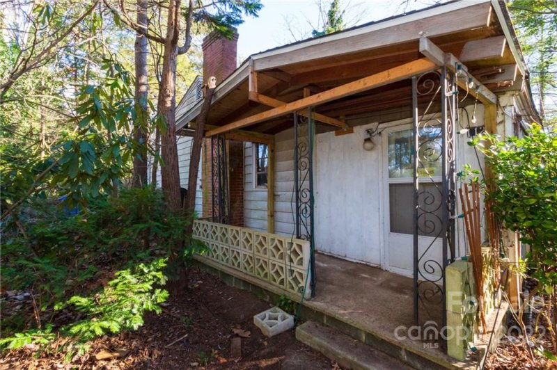 Property image 2 at 112 Trotter Place, Asheville, NC 28806