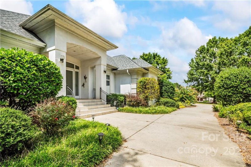 Property image 2 at 5700 Old Well House Road, Charlotte, NC 28226