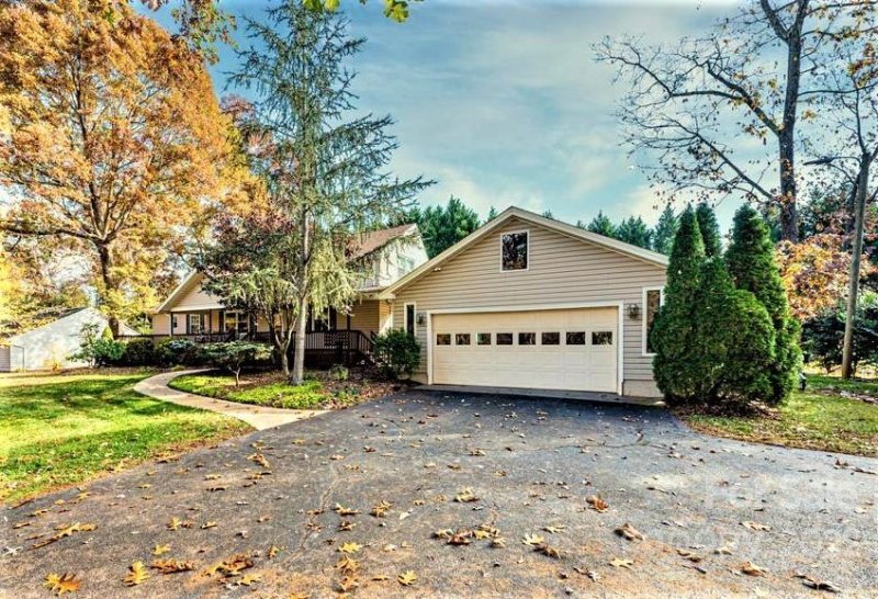 Property image 2 at 1446 Fairway Drive, Newton, NC 28658