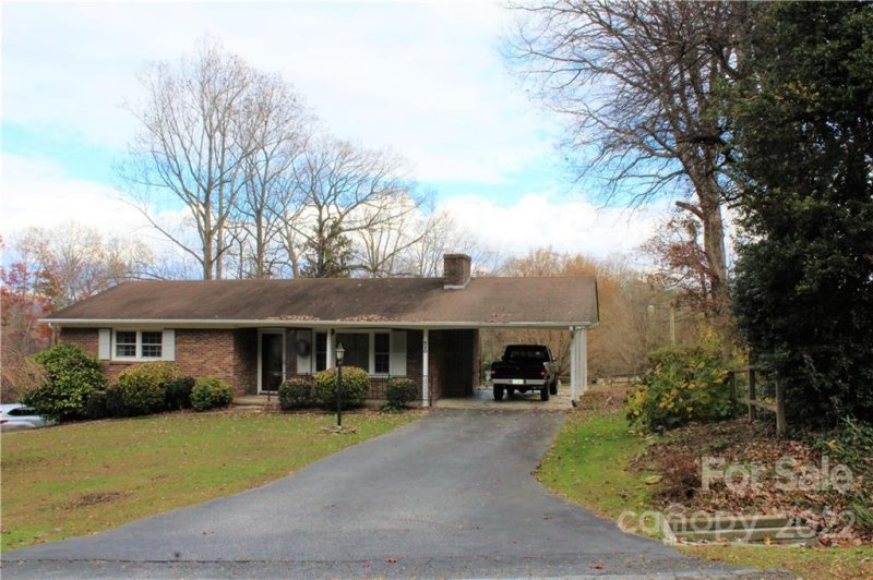 Property image 3 at 520 Halsbury Avenue, Hendersonville, NC 28791