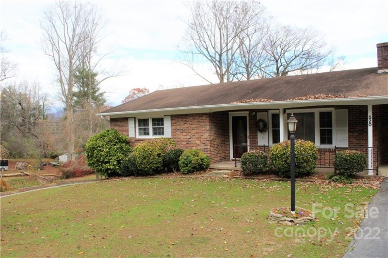 Property image 4 at 520 Halsbury Avenue, Hendersonville, NC 28791