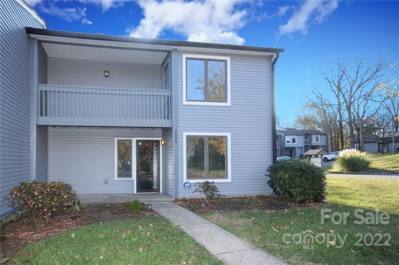 Property image 2 at 6605 Point Comfort Lane, Charlotte, NC 28226