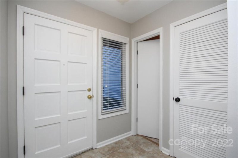 Property image 3 at 6605 Point Comfort Lane, Charlotte, NC 28226