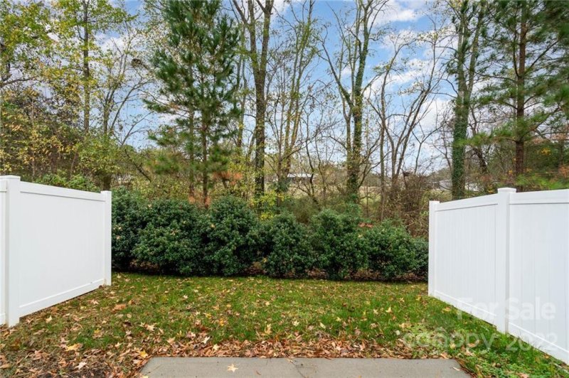 Property image 4 at 4559 Craigmoss Lane, Charlotte, NC 28278