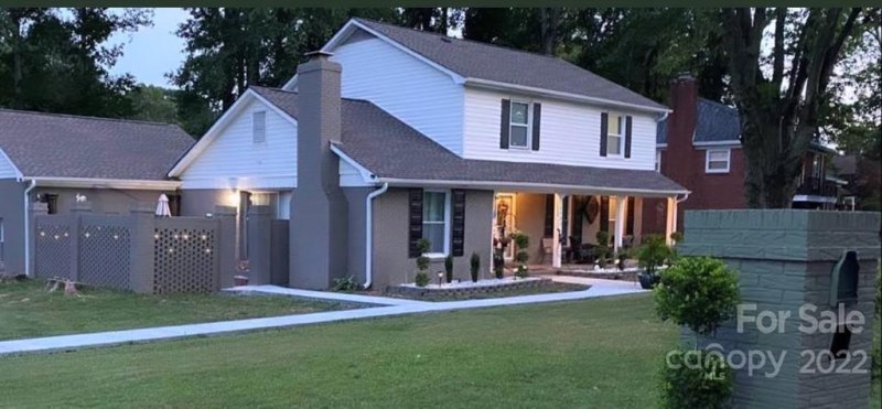 Property image 2 at 5901 Idlebrook Drive, Charlotte, NC 28212