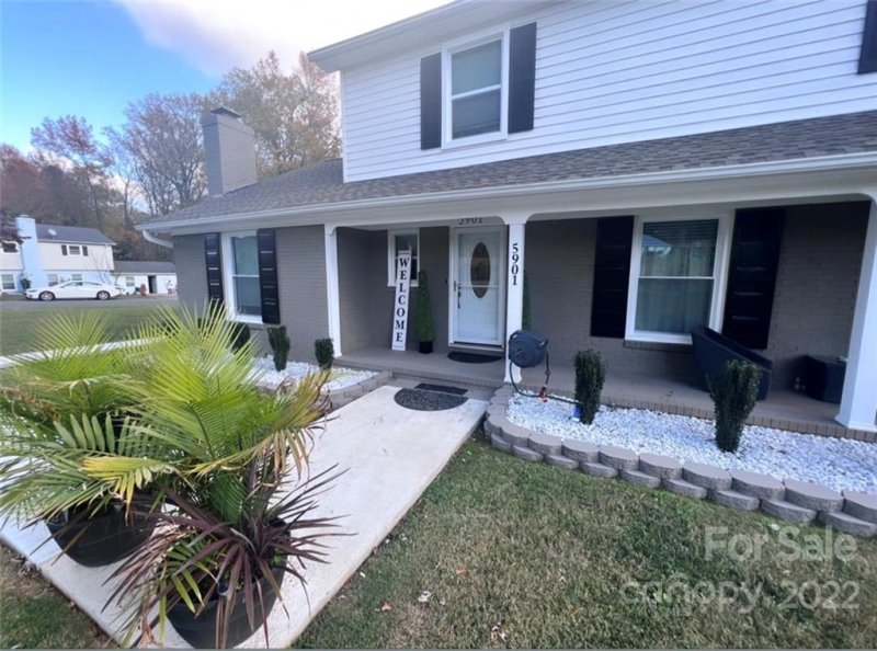 Property image 3 at 5901 Idlebrook Drive, Charlotte, NC 28212