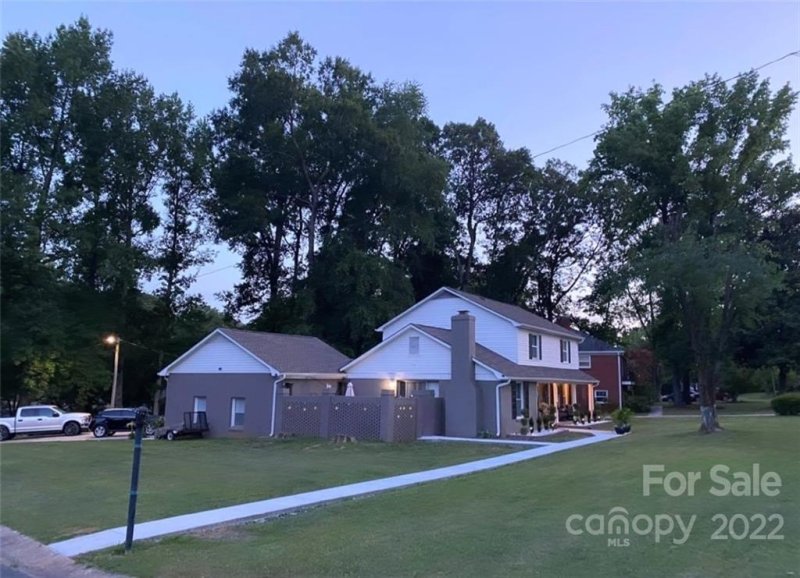 Property image 5 at 5901 Idlebrook Drive, Charlotte, NC 28212