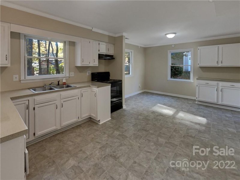 Property image 2 at 5139 Prestwick Lane, Charlotte, NC 28212