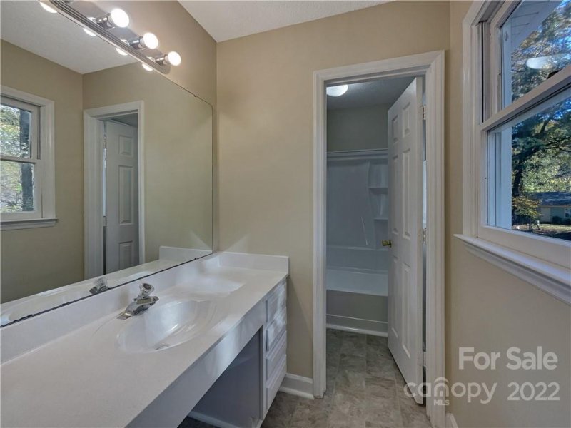 Property image 4 at 5139 Prestwick Lane, Charlotte, NC 28212