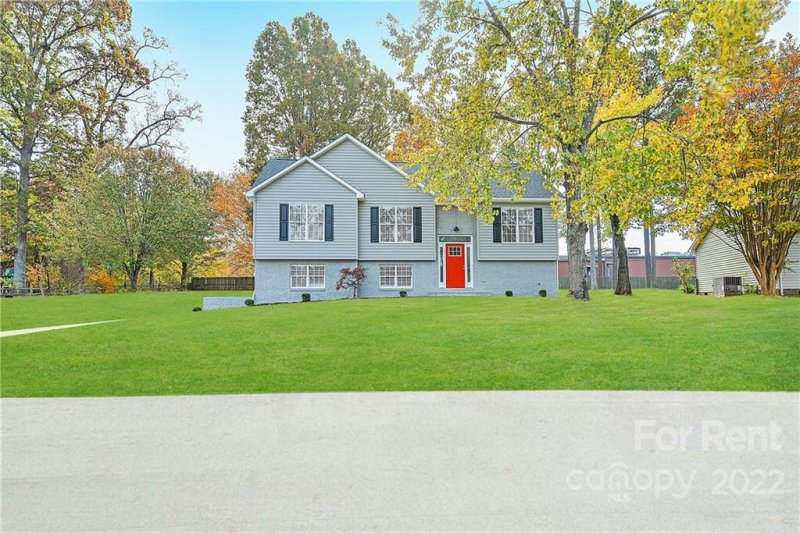 1004 White Water Circle