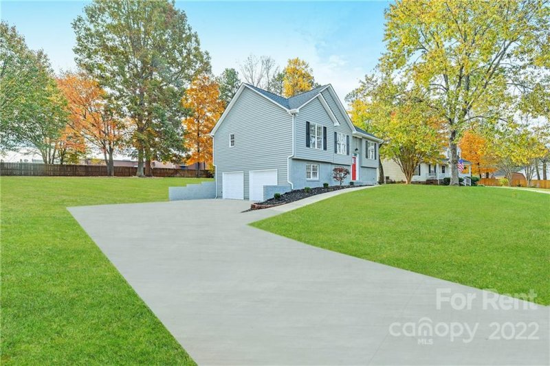 Property image 2 at 1004 White Water Circle, Belmont, NC 28012