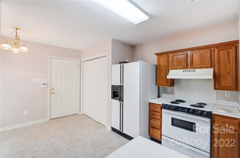 Property image 4 at 108 W Walnut Avenue, Mount Holly, NC 28120