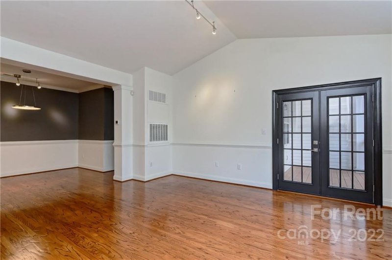 Property image 2 at 5601 Fairview Road, Charlotte, NC 28209