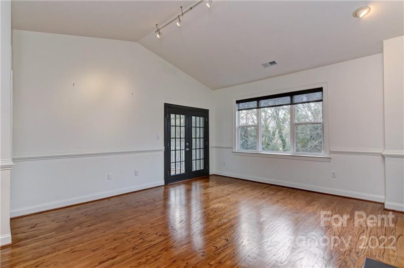 Property image 3 at 5601 Fairview Road, Charlotte, NC 28209