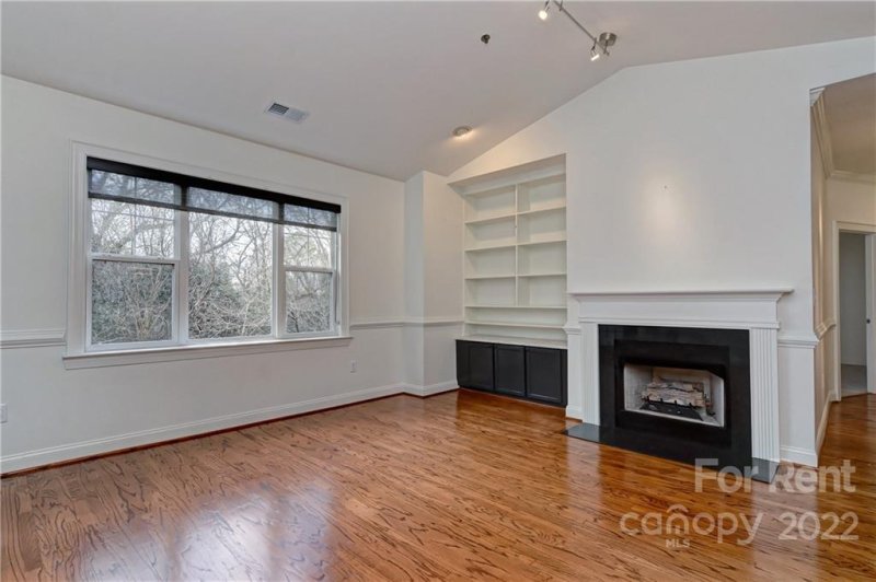 Property image 4 at 5601 Fairview Road, Charlotte, NC 28209