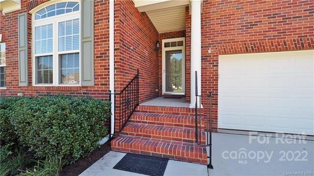 Property image 2 at 6860 Lakecrest Court, Denver, NC 28037