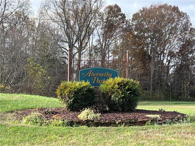 Property image 3 at 5056 Orchard Park Drive, Hickory, NC 28602