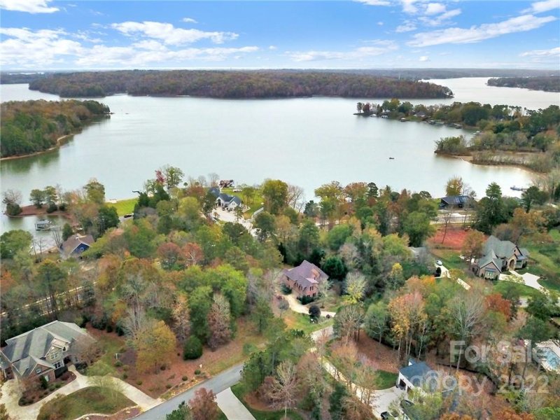 Property image 2 at 374 Stone Cliff Lane, Clover, SC 29710