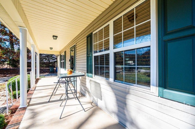 Property image 3 at 707 Catawba Valley Boulevard, Hickory, NC 28602