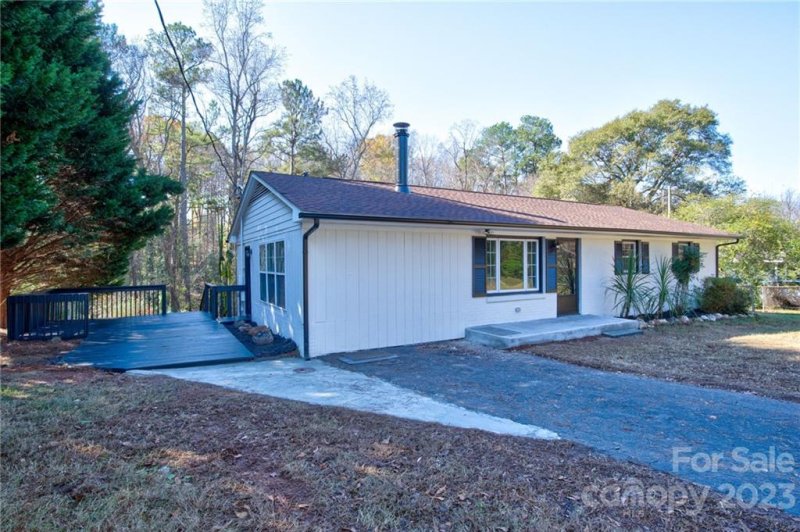 Property image 2 at 411 W Henry Street, Belmont, NC 28012