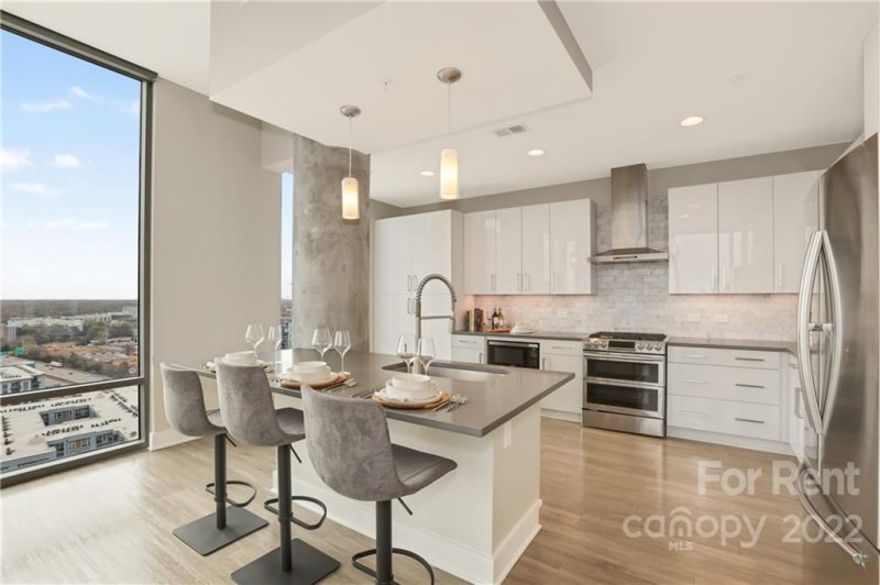 Property image 5 at 400 E Brooklyn Avenue, Charlotte, NC 28202