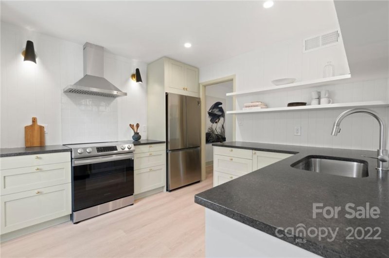 Property image 5 at 4611 Hedgemore Drive, Charlotte, NC 28209