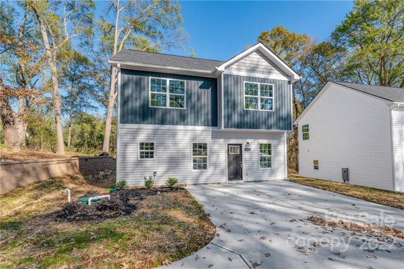 Property image 2 at 1018 East Drive, Gastonia, NC 28052