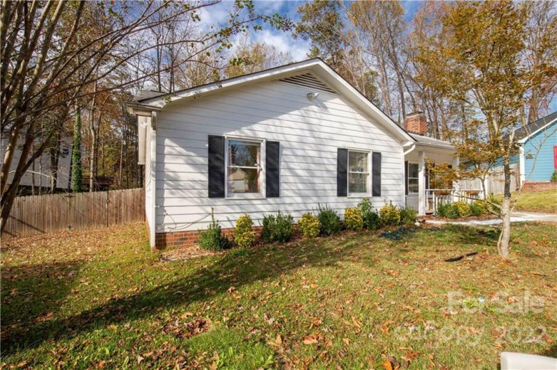 Property image 3 at 7100 Rockwood Forest Lane, Charlotte, NC 28212